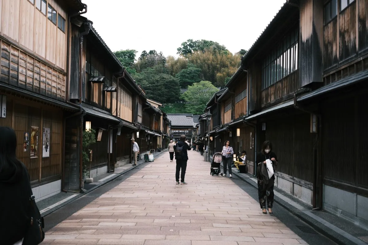 Calle del distrito de geishas Higashi Chaya en Kanazawa