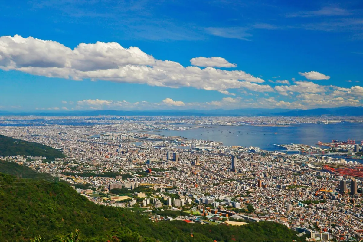 Vista panorámica de Kobe y la bahía desde el monte Rokko